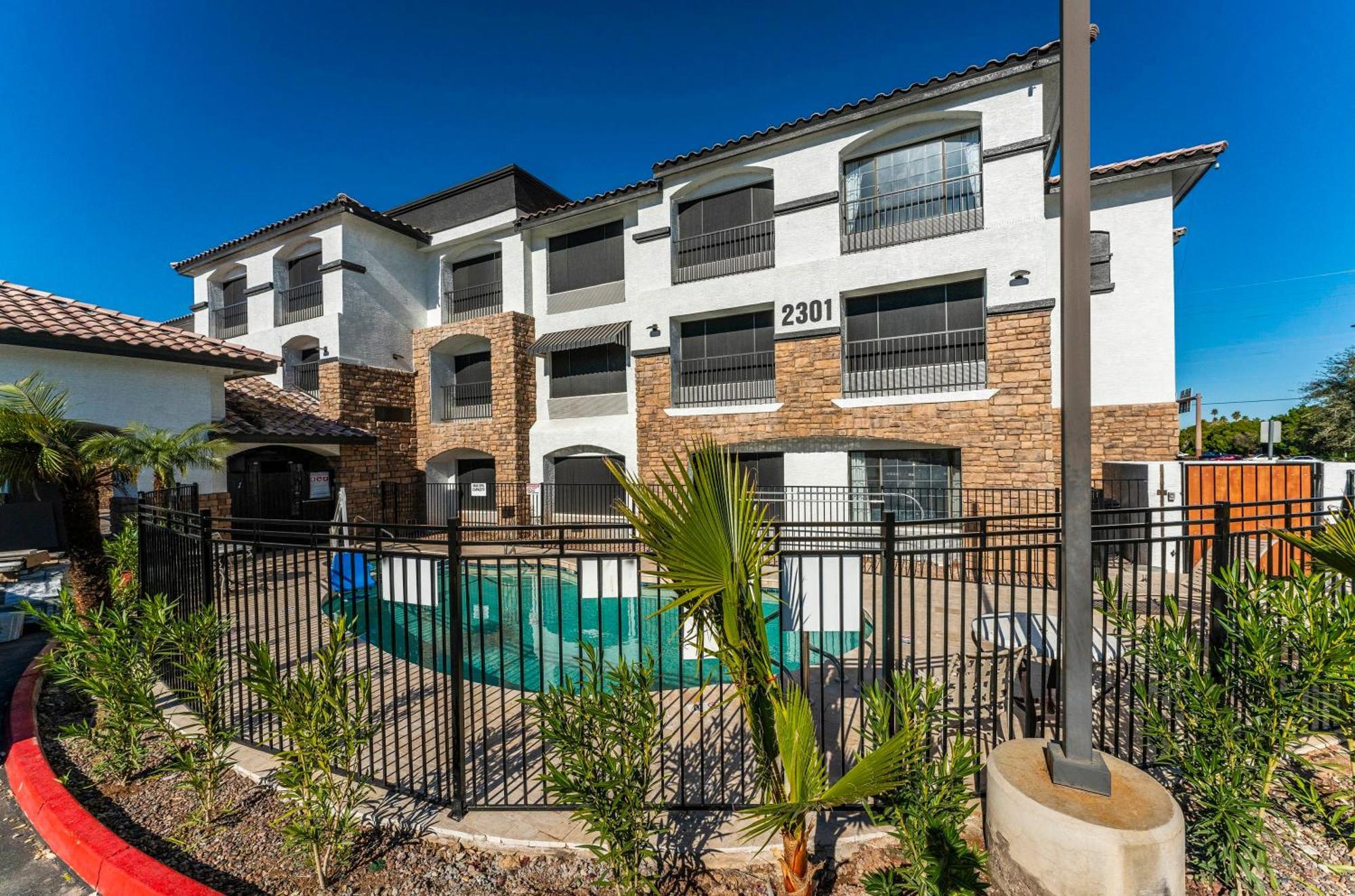 Tempe Corner Apartment Studio King Bed Bagian luar foto